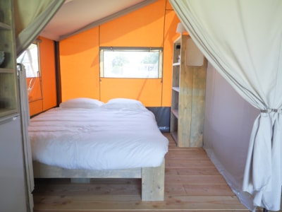 Wood PREMIUM Tent, 30 m² - 2 bedrooms, 10 m² covered patio - no bathroom facilities