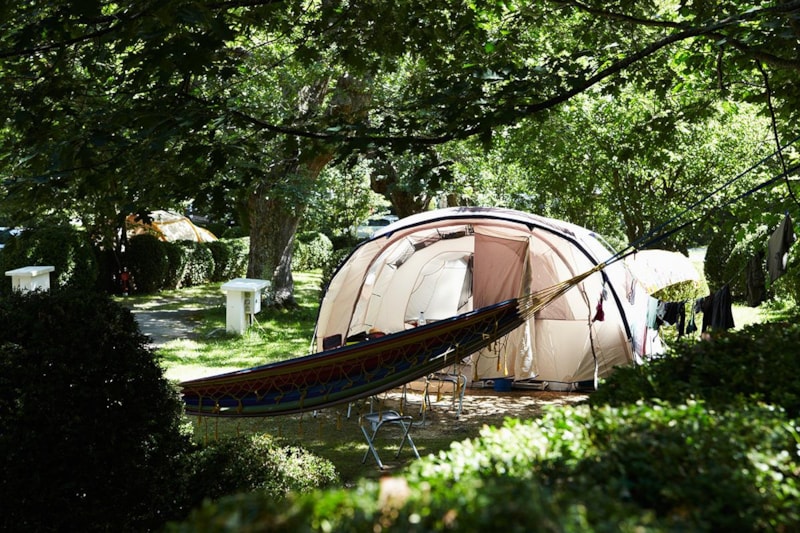 Stellplatz : Zelt / Wohnwagen + Auto oder Wohnmobil / Ausgebauter LKW