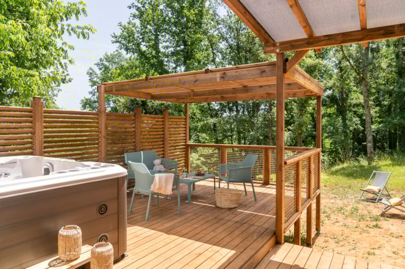 Exclusieve stacaravan met 3 slaapkamers en jacuzzi
