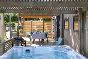Mietunterkunft - Mobilheim Exklusiv - 3 Schlafzimmer - 2 Badezimmer - Privat Spa - ROMANEE Grottes de Roffy