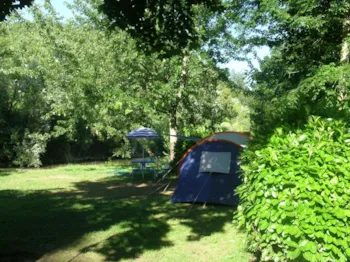 Kampeerplaats(en) - Forfait Prestige (Emplacement Base Avec Cabanon Frigo) - Camping Qualité Le Paisserou