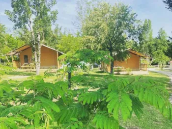 Mietunterkunft - Taiga Lodge  / 2 Zimmer / Mit Sanitäranlagen - Terrasse Auf Stelzen - Camping Quercy Vacances ****
