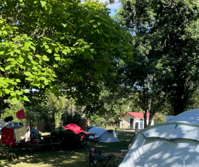 Emplacement Camping-Car / Caravane / Tente