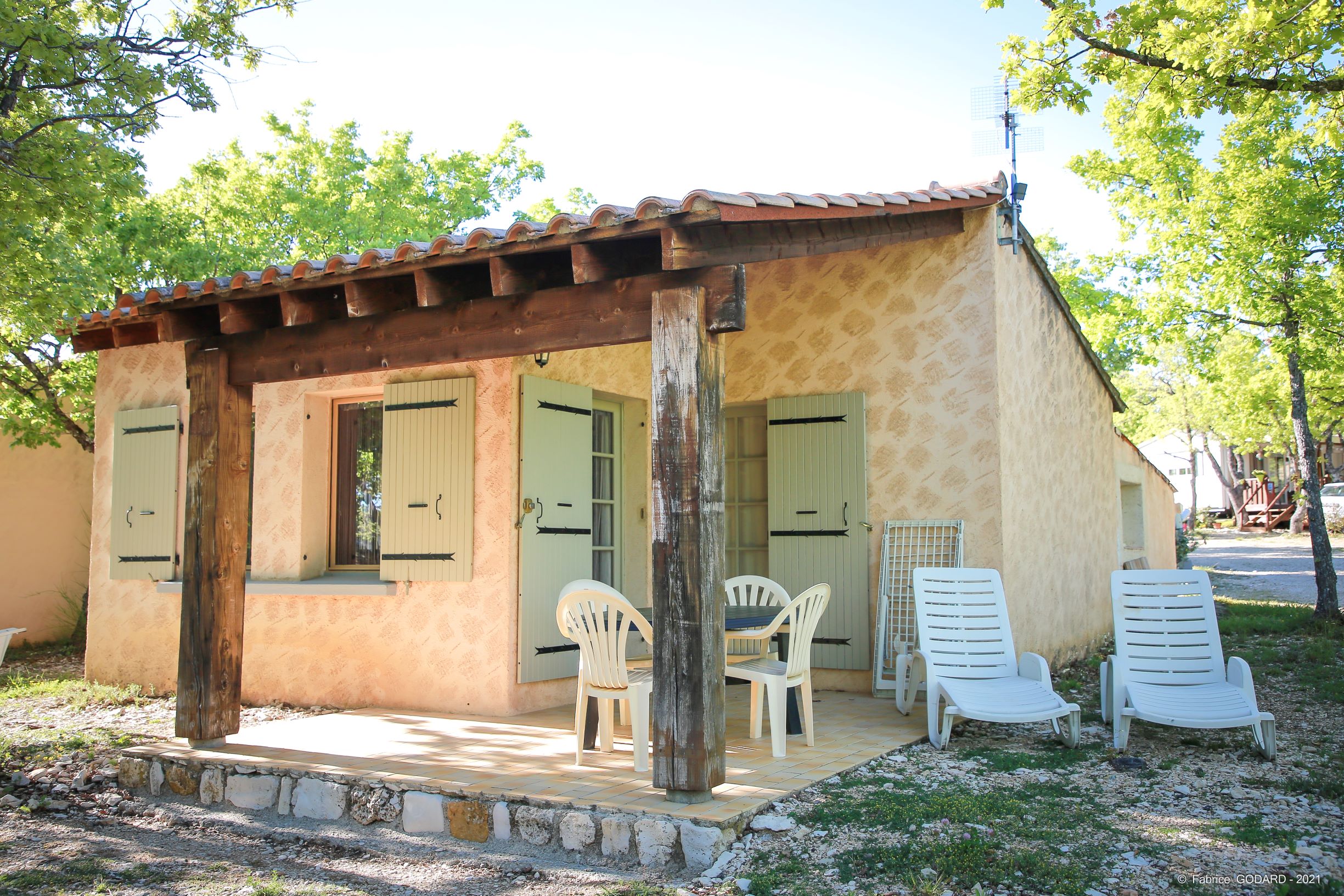 Accommodation - Pavillon Confort 50M² - 2 Bedrooms - Terrace - Flower Camping l'Epi Bleu