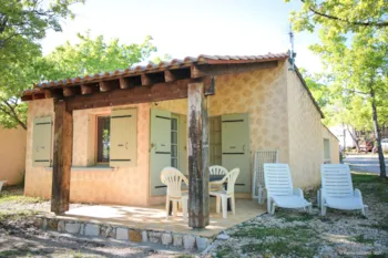 Mietunterkunft - Pavillon Confort 50M² - 2 Schlafzimmer - Terrasse - Flower Camping l'Epi Bleu