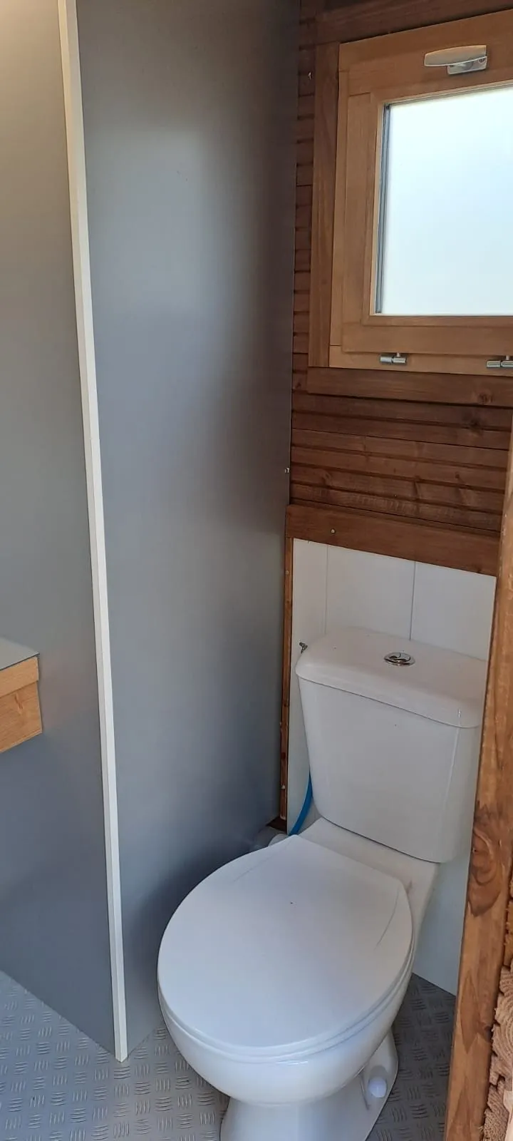 Forfait Premium Freecamp Emplacement Équipé D'une Cuisine, D'un Sanitaire Et D'une Douche Privatifs