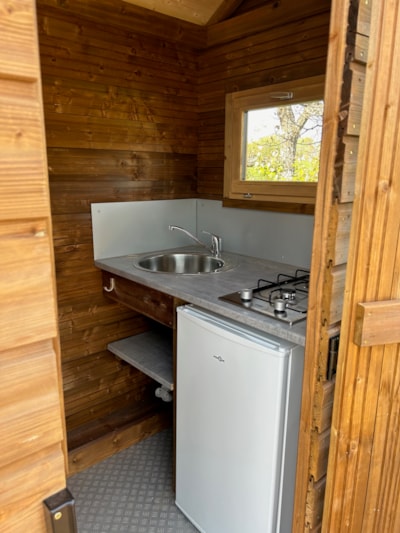 Forfait Premium Freecamp emplacement équipé d'une cuisine, d'un sanitaire et d'une douche privatifs
