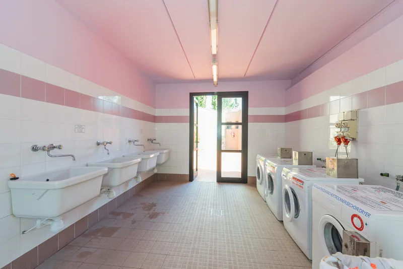 Emplacement Standard Pour Caravane, Camping Car Et Tente (Forfait De Base De 2 Personnes)