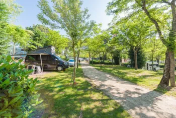 Stellplatz - Grosse Stellplatz Wohnmobil (Pauschale Mit 2 Personen) - Camping Village Il Poggetto