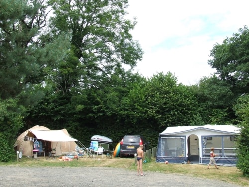 Emplacement + Camping - Car