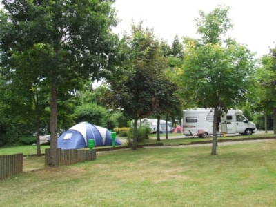 Pitch + tent or caravan