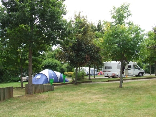 Stellplatz + Zelt oder Wohnwage