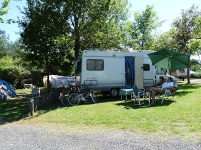Pitch + tent or caravan