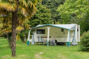 Stellplatz - Superieur Classique Stellplatz - 120-140 M² - Strom 10 A - Wasser - 1 Auto - Camping Sunêlia L'Orangerie de Lanniron
