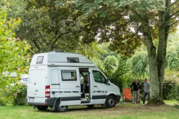Stellplatz - Classique Stellplatz - Strom 10A - 1 Fahrzeug - Camping Sunêlia L'Orangerie de Lanniron