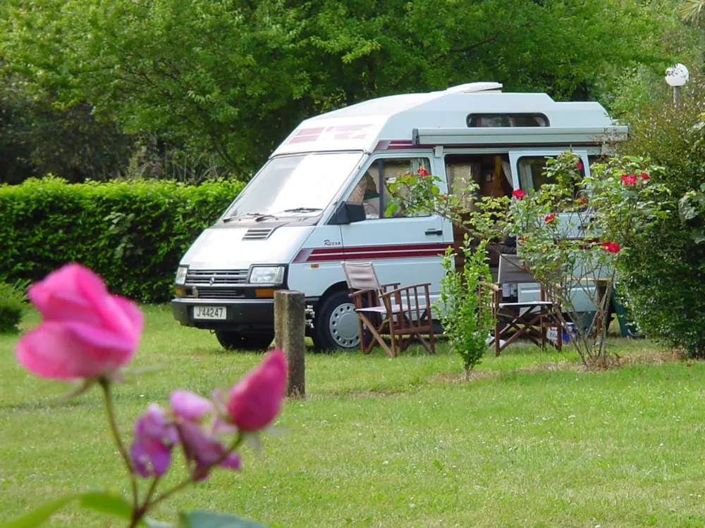 Emplacement - Emplacement Simple - Sans Électricité - 1 Véhicule - Camping Sunêlia L'Orangerie de Lanniron