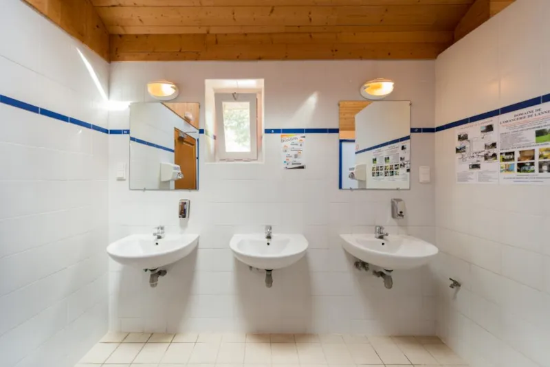 Emplacement Classique Supérieur - >100M² - Electricité 10 A - Eau À Proximité - 1 Vehicule