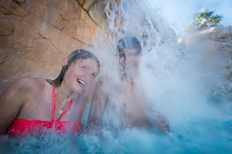 Emplacement Classique Supérieur - >100M² - Electricité 10 A - Eau À Proximité - 1 Vehicule