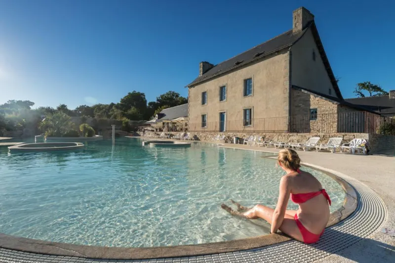 Emplacement Classique Supérieur - >100M² - Electricité 10 A - Eau À Proximité - 1 Vehicule