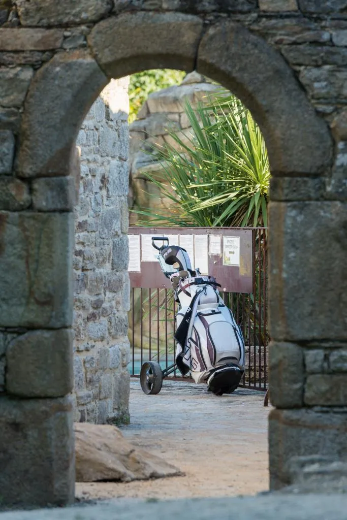 Emplacement Classique Supérieur - >100M² - Electricité 10 A - Eau À Proximité - 1 Vehicule