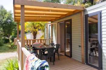 Mietunterkunft - Sunêlia Prestige Escapade 3 Zimmer 1 Badezimmer - 35 M² + Halbüberdachte Terrasse 15 M² - Camping Sunêlia L'Orangerie de Lanniron