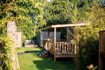 Mietunterkunft - Sunêlia Luxe Lodge 2 Schlafzimmer, 2 Badezimmer – Bettwäsche Vorhanden - Camping Sunêlia L'Orangerie de Lanniron