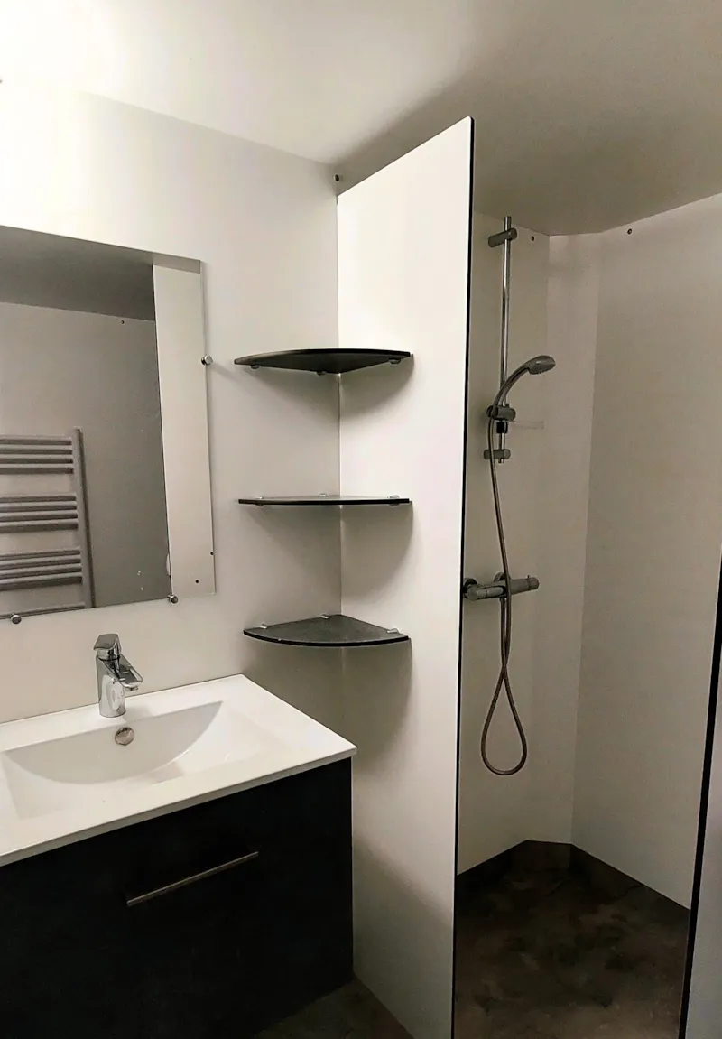 Emplacement Confort Plus - >130 M² - Electricité 10A -Connexion Eau - Evacuation Eau Grises