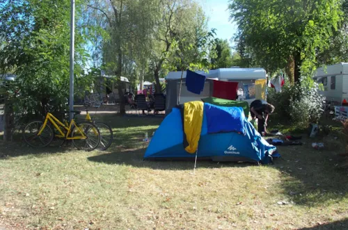 Emplacement - Forfait Spécial Cycliste - image n°2 - Camping Ile de la Comtesse