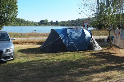 Emplacement - Forfait Privilège, Près De La Rivière Avec Électricité 6A - image n°2 - Camping Ile de la Comtesse