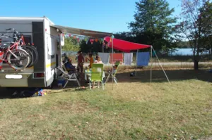 Emplacement - Premium-Paket mit Bad und Küche - Camping Ile de la Comtesse
