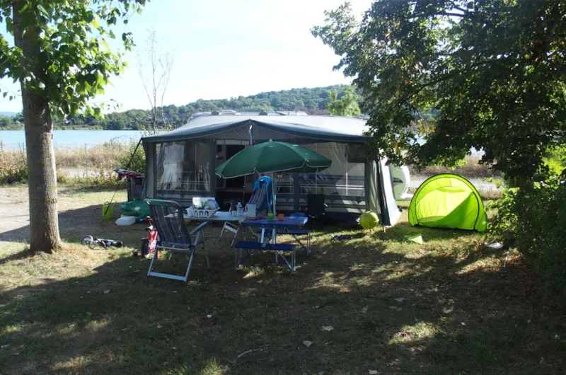 Forfait Privilège, Près De La Rivière Avec Électricité 6A