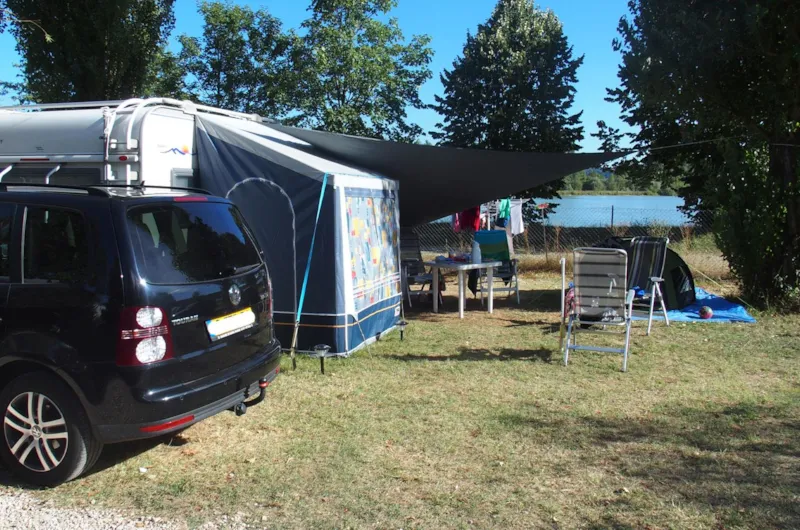 Forfait Privilège, Près De La Rivière Avec Électricité 6A