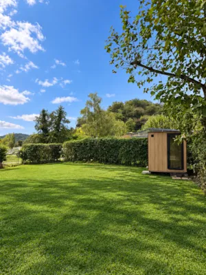 Emplacement - Premium-arrangement + uitzicht op de Rhône met badkamer + keuken - Camping Ile de la Comtesse