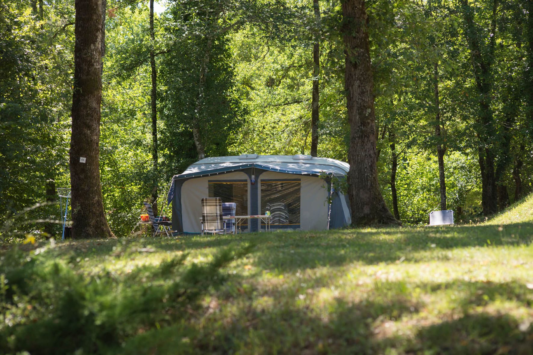 Standplaats: auto + tent/caravan of kampeerauto