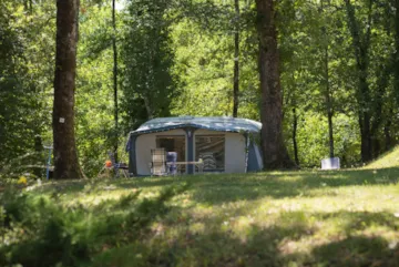 Emplacement - Forfait : Emplacement + 1 Voiture + Tente/Caravane/Camping Car - Camping Les Tourterelles