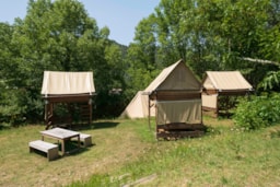Accommodation - Standard Bivouac On Stilts - 1 Bedroom - Flower Camping Mas de Champel