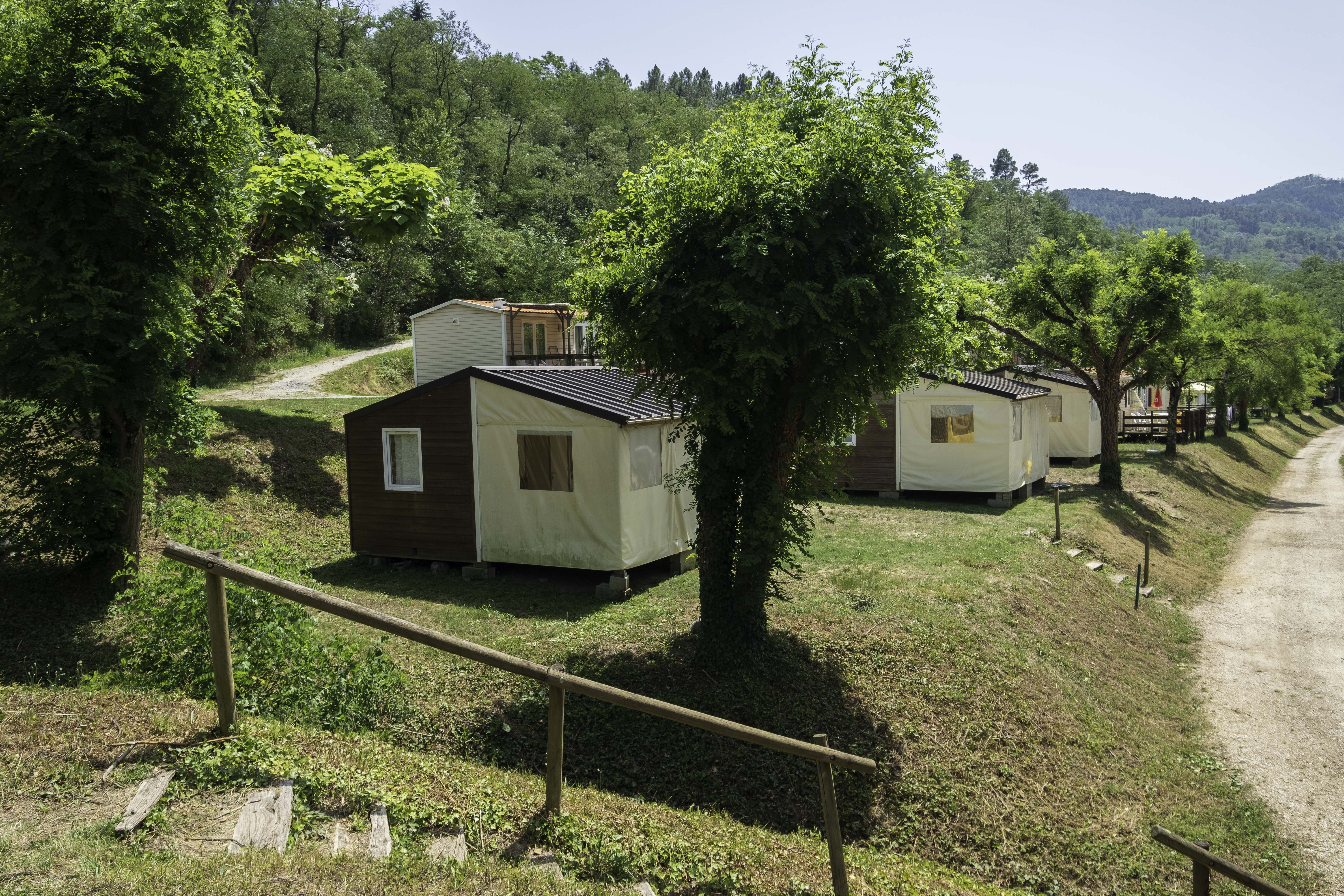 Location - Mobile-Home Toilé Tithome 21M² - Standard - 2Ch - Sans Sanitaire - Terrasse Toilée - Camping Mas de Champel
