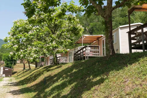 Accommodation - Mobile-Home 30M² - Comfort - 2 Bedrooms - Semi-Covered Terrace - Tv - Air Conditioning - image n°6 - Flower Camping Mas de Champel