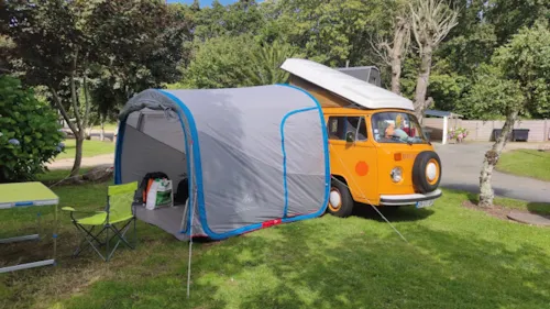 Pitch - Pitch Confort + Car + Tent Or Caravan + Electricity - image n°2 - Flower Camping Mas de Champel