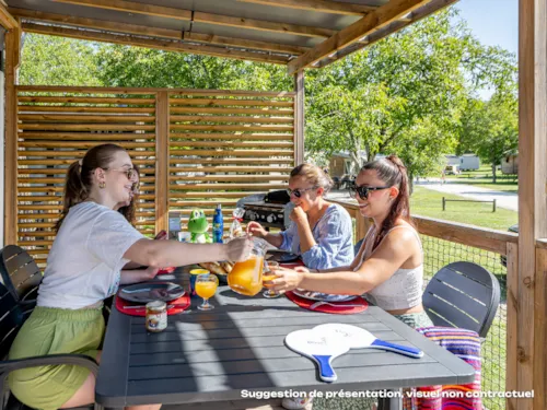 Huuraccommodatie(s) - Homeflower Premium 35M² - 3 Kamers - Terras - Tv - Airconditioning - Lakens + Handdoeken - image n°2 - Flower Camping Mas de Champel
