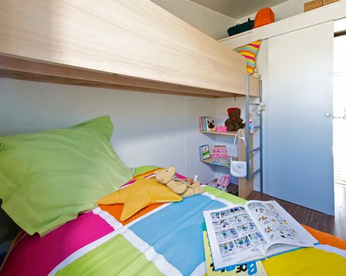 Accommodation - Mobile-Home Standard 32M² - 3 Bedrooms - Covered Terrace - Tv - Air Conditioning - image n°7 - Flower Camping Mas de Champel