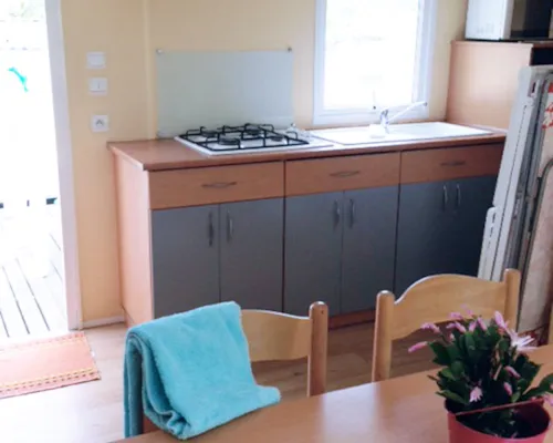 Accommodation - Mobile-Home Standard 32M² - 3 Bedrooms - Covered Terrace - Tv - Air Conditioning - image n°5 - Flower Camping Mas de Champel