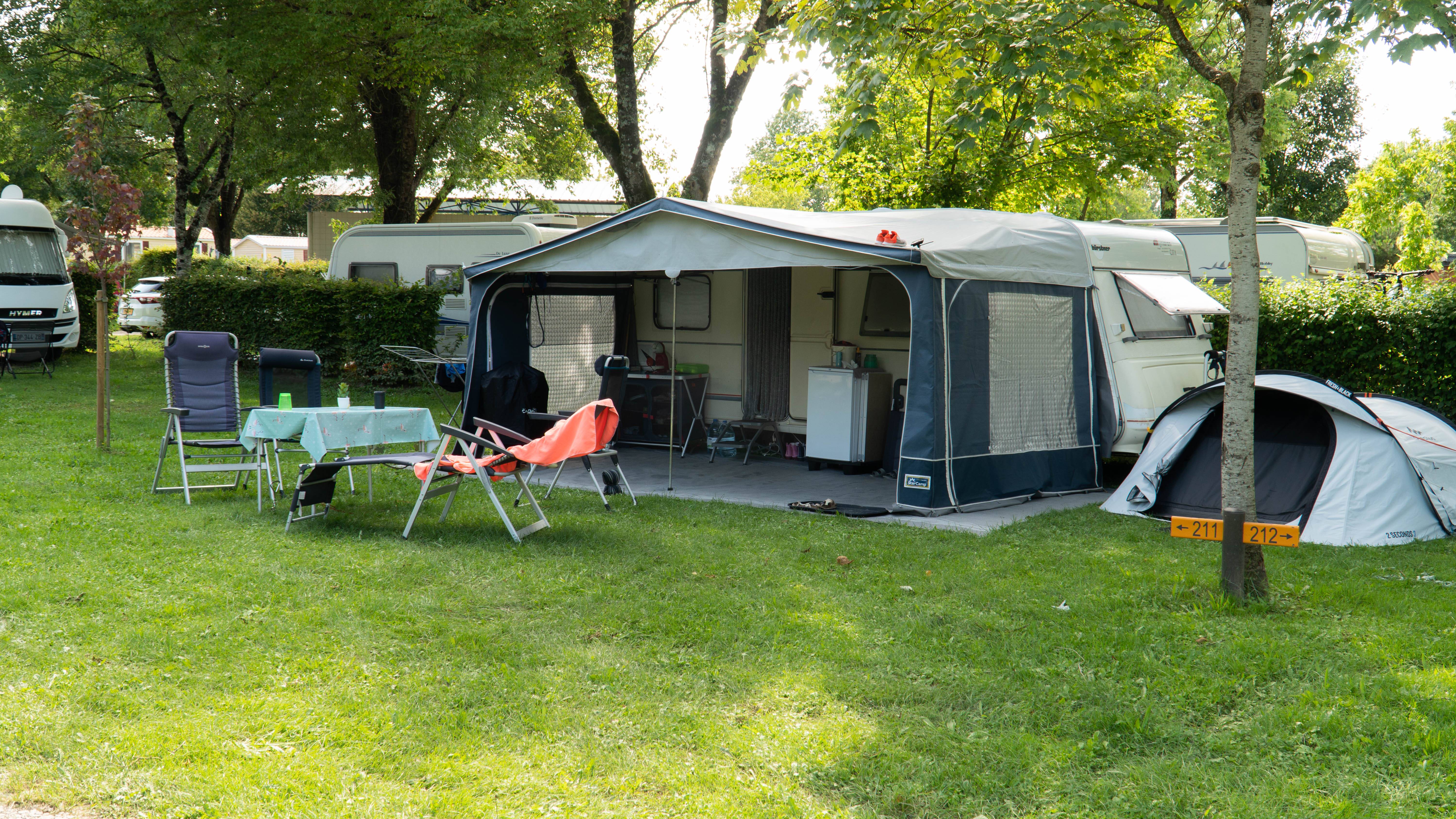 Forfait camping (emplacement + voiture + électricité 10A)