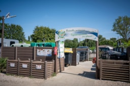 Camping Les Bords de Loue - image n°28 - Roulottes