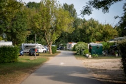 Camping Les Bords de Loue - image n°7 - Roulottes