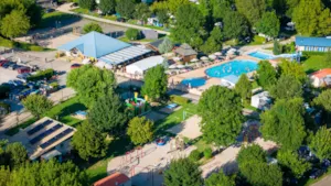 Camping Les Bords de Loue - Ucamping