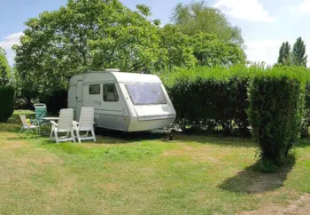 Stellplatz - Pauschale B : Stellplatz + Auto + Strom  10 Amp - Capfun - Camping Le Village Parisien****