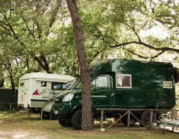 Stellplatz - Stellplätze Für Wohnmobile & Wohnwagen - Camping Village Cerquestra