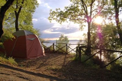Pitch for tent & roof tent  with lake view