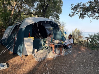 Pitch for tent & roof tent  with lake view